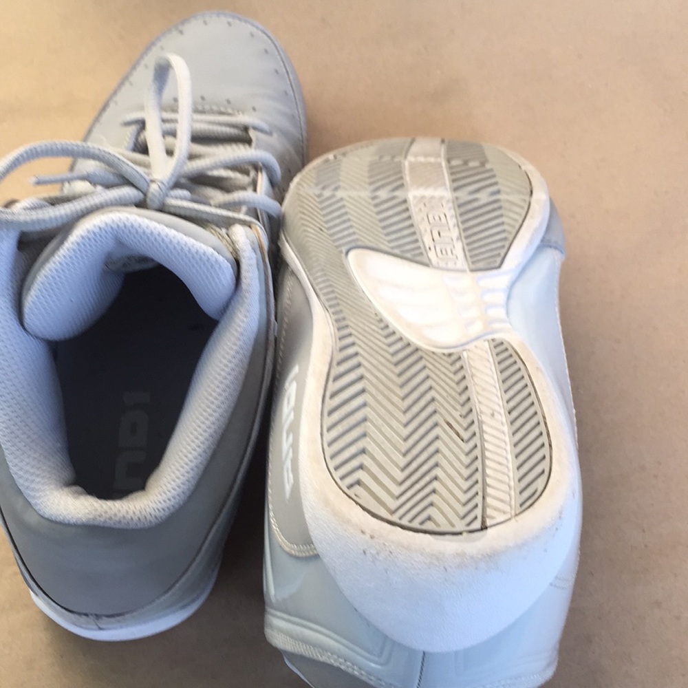 And1 Size 8 Light Grey Like New - image 3